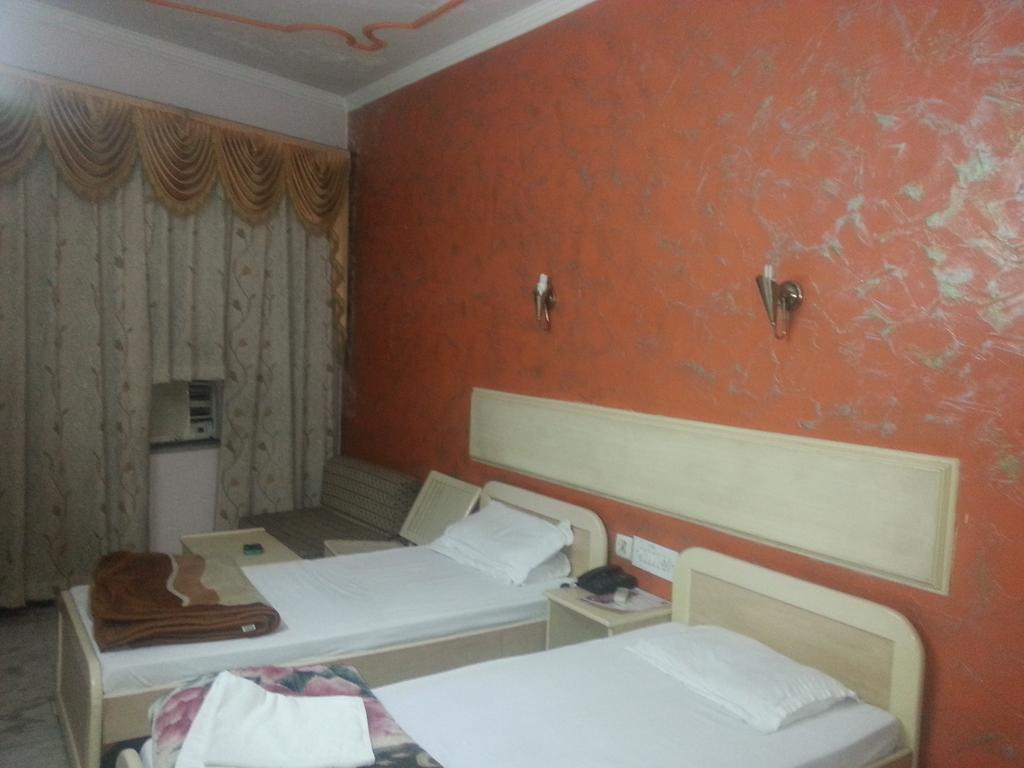 Hotel Royale Paradise Noida Habitación foto