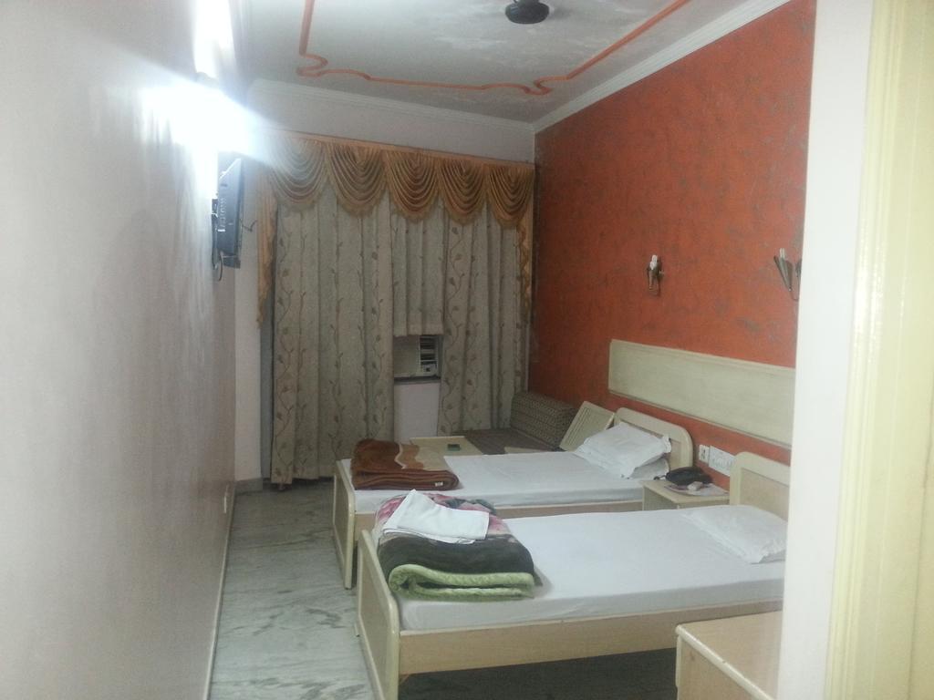 Hotel Royale Paradise Noida Habitación foto