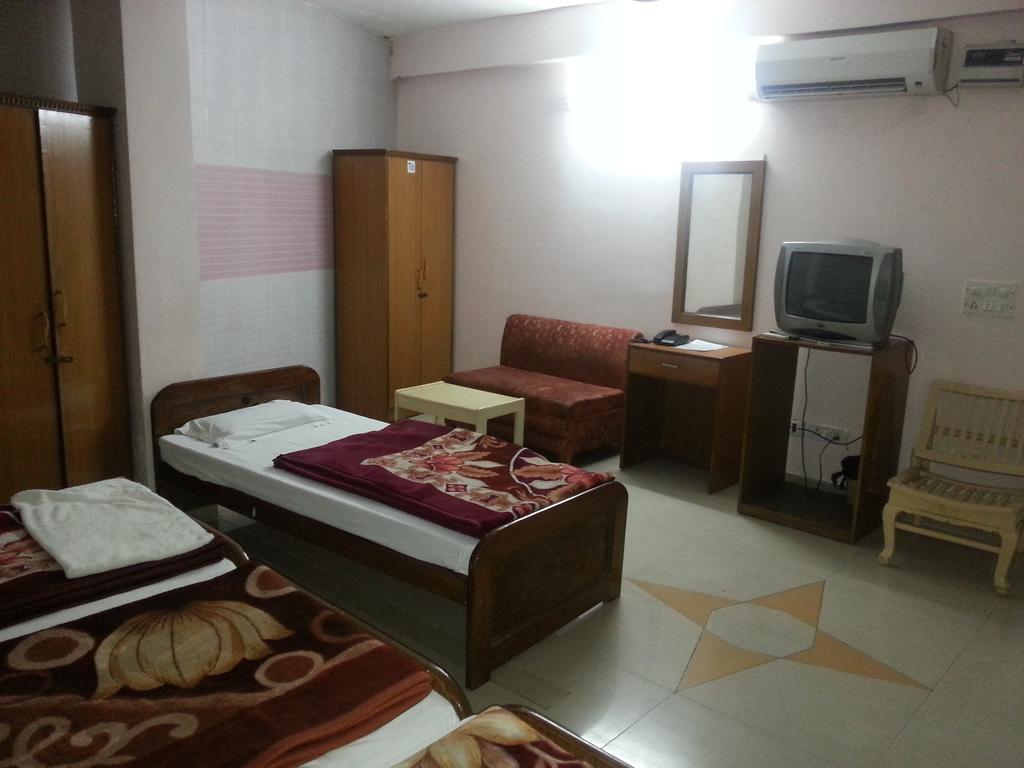 Hotel Royale Paradise Noida Habitación foto